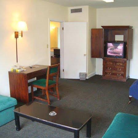 Town House Motel Tupelo Exterior photo